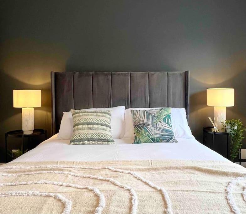 Appartamento Beautiful Windsor 2 Bed, Perfect Location, 5 Mins Walk To Centre, Free Parking, Legoland, Ascot Esterno foto
