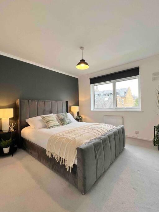 Appartamento Beautiful Windsor 2 Bed, Perfect Location, 5 Mins Walk To Centre, Free Parking, Legoland, Ascot Esterno foto