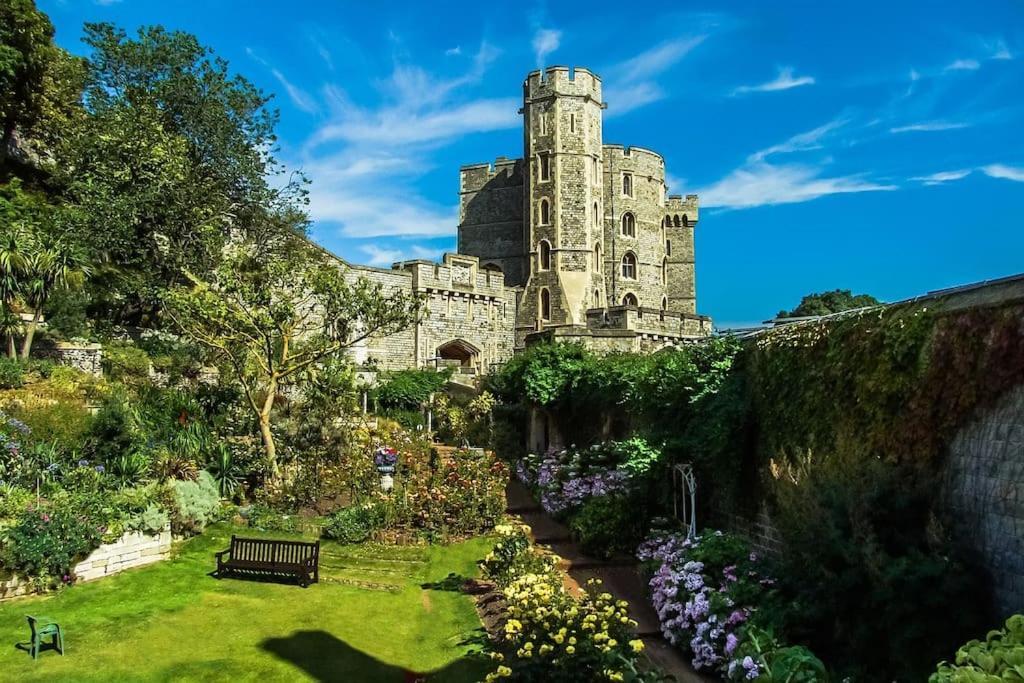 Appartamento Beautiful Windsor 2 Bed, Perfect Location, 5 Mins Walk To Centre, Free Parking, Legoland, Ascot Esterno foto