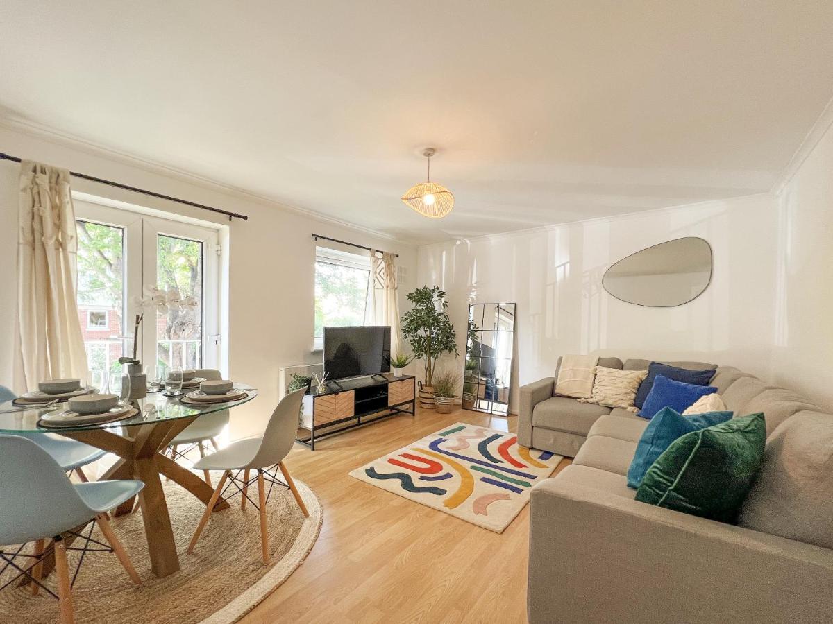 Appartamento Beautiful Windsor 2 Bed, Perfect Location, 5 Mins Walk To Centre, Free Parking, Legoland, Ascot Esterno foto
